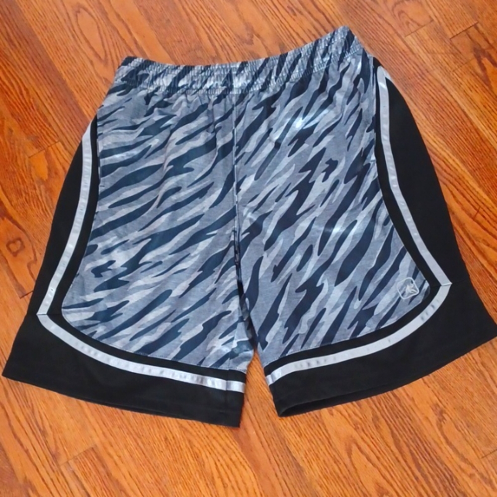 AND 1 -  Mens-L  Black/Silver Basketball/Athletic Shorts  Embr. Logos Pockets